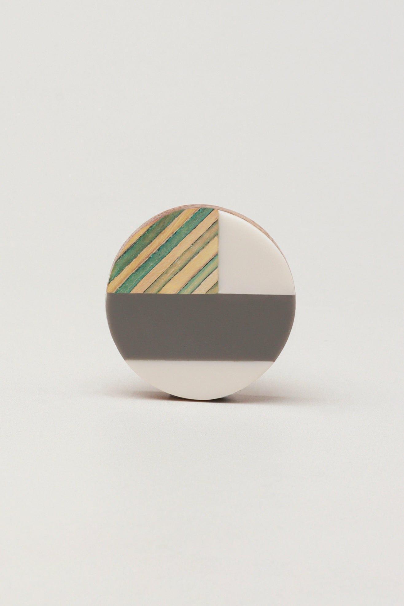 Eliseo Quad Tone Resin and Wood Door Knob Drawer Pull - G Decor