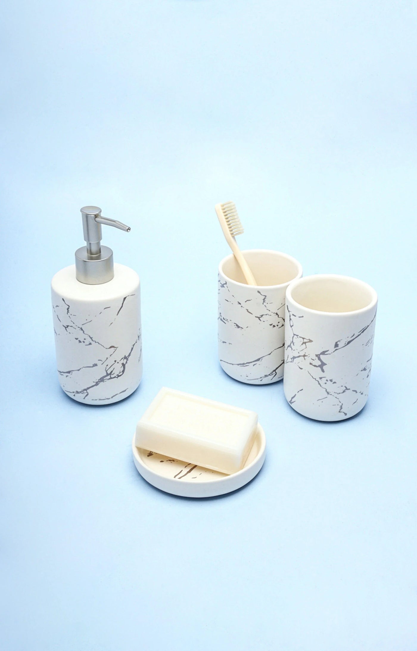 Vierteiliges Badezimmer-Set in Neapel-Marmoroptik