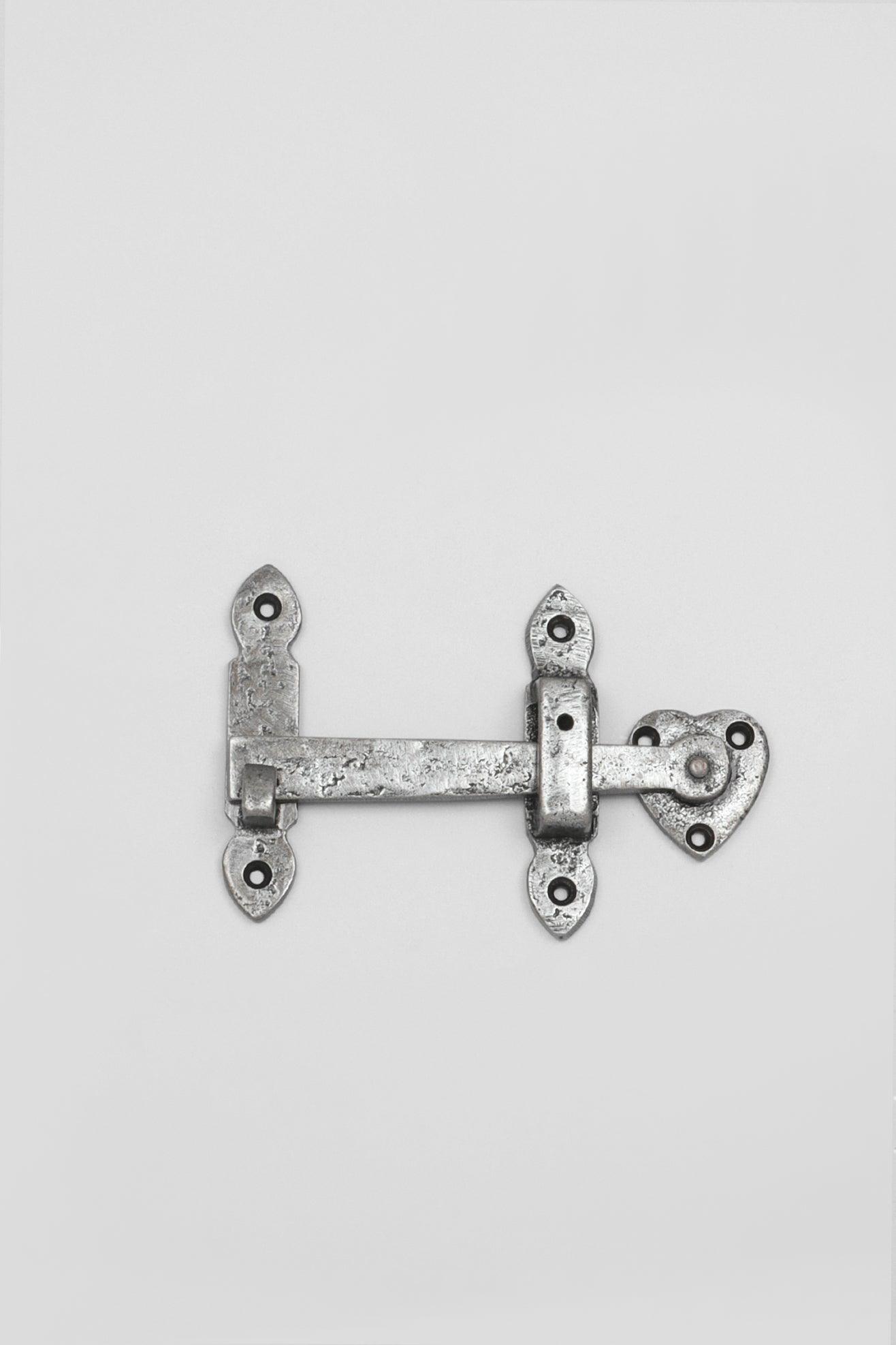 Pack of 18&quot; Gothic Tee Hinge Pair and Heavy Thumb Door Latch in Pewter Finish - G Decor
