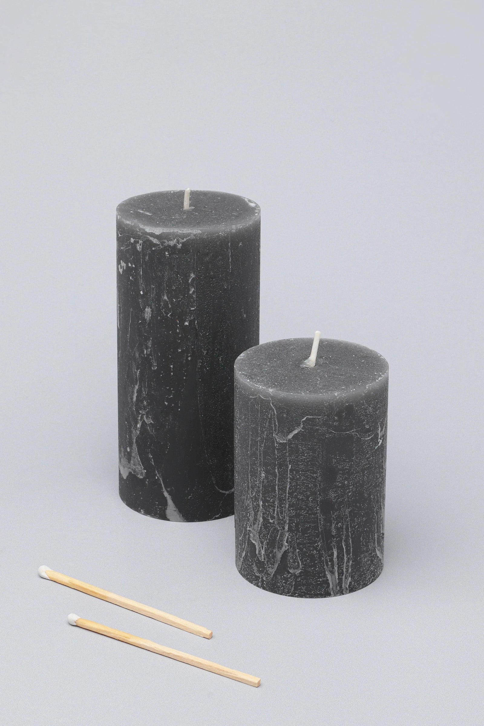 Scented Breeze Marbled Pillar Candle in Dark Grey with Wild Lotus — G Decor