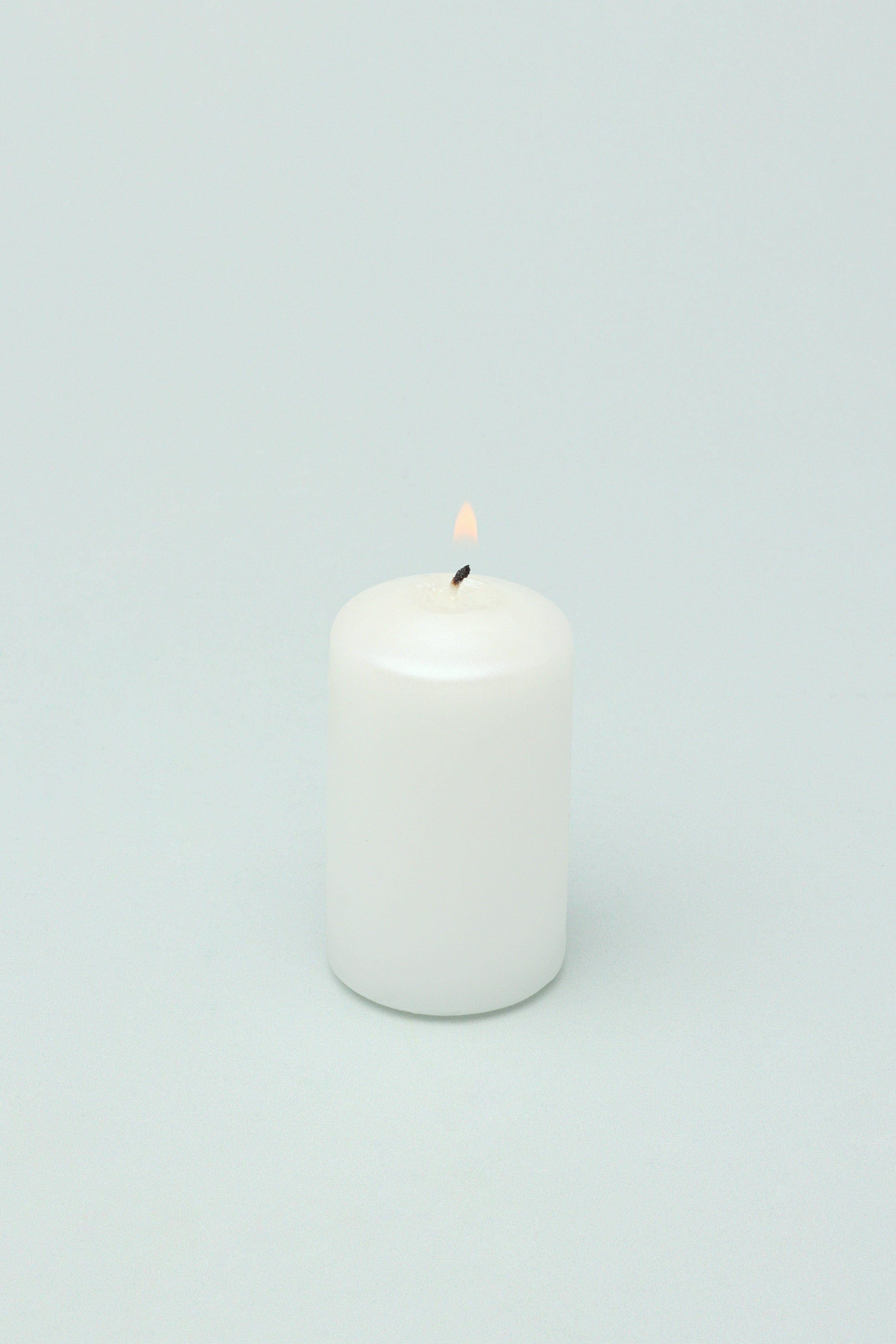 Set Of 4 Varnished Shimmer Pillar Candles White - G Decor