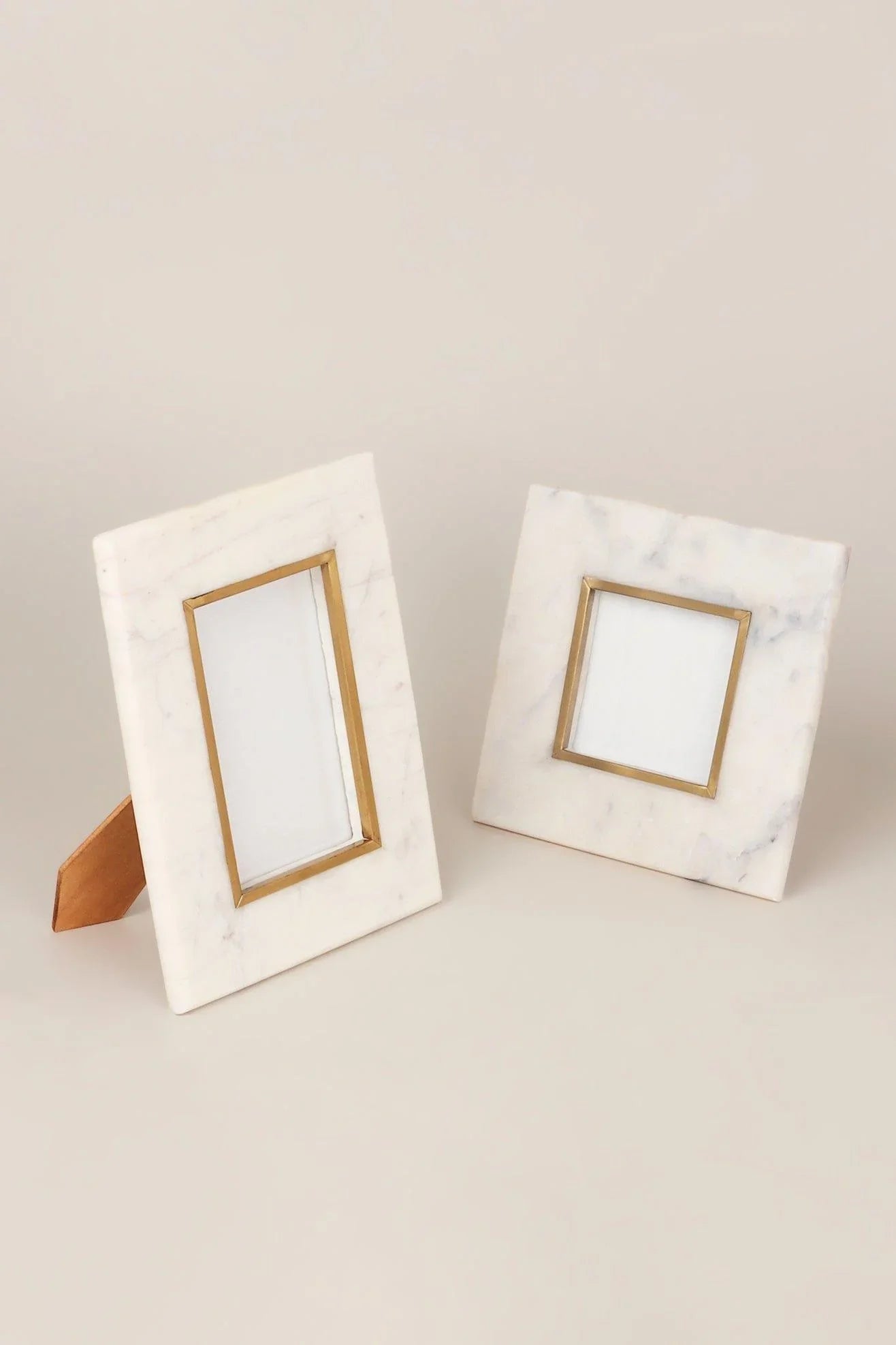 Soléa Dorada White Marble and Brass Photo Frame — close-up view, G Decor