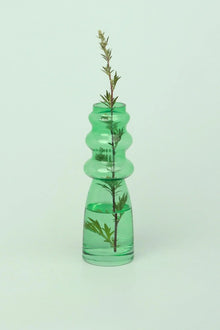 Vase à fleurs Stella Verde en verre recyclé nervuré vert, fait main